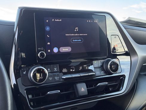 Used 2023 Toyota Highlander XLE image 29