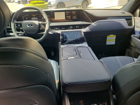 Certified 2026 INFINITI QX80 4WD w/ Sport Exterior Package image 10