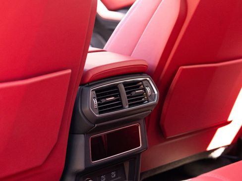 Used 2022 Lamborghini Urus image 57