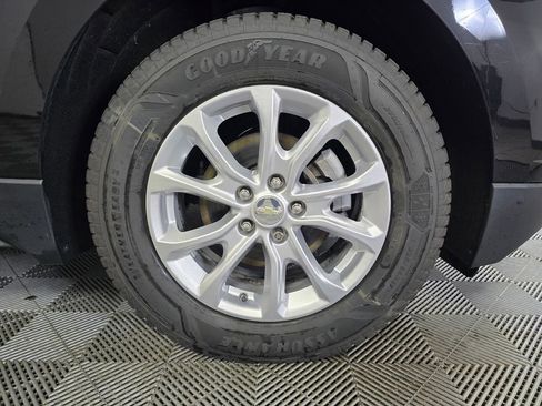 Used 2019 Chevrolet Equinox LT w/ Driver Convenience Package FWD image 2