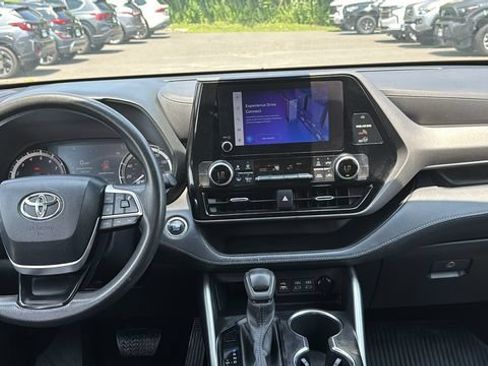 Used 2023 Toyota Highlander L FWD image 23