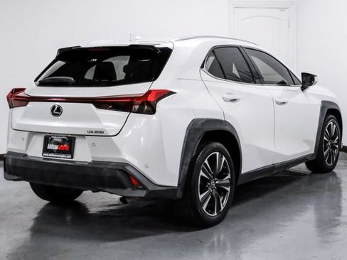 Used 2019 Lexus UX 200 w/ Premium Package FWD image 12