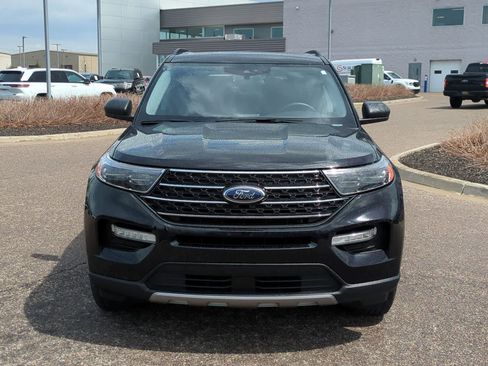 Used 2023 Ford Explorer XLT w/ Equipment Group 202A AWD/4WD image 3