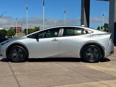 Certified 2023 Toyota Prius LE FWD image 8