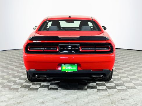 Used 2016 Dodge Challenger SXT RWD image 7