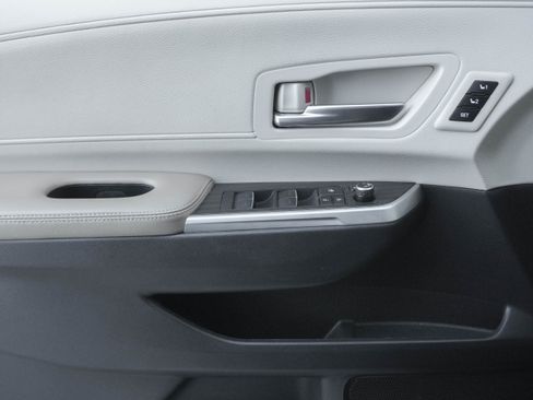 Used 2021 Toyota Sienna Limited image 25