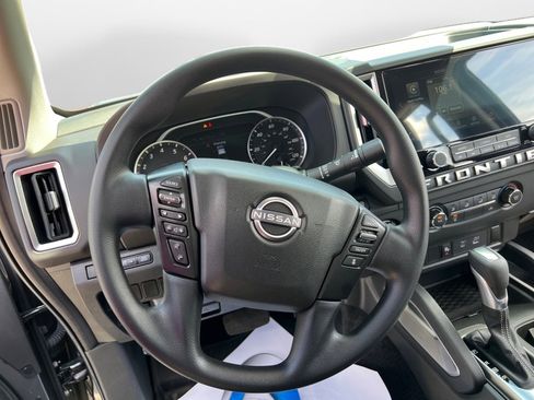 Used 2025 Nissan Frontier SV AWD/4WD image 10