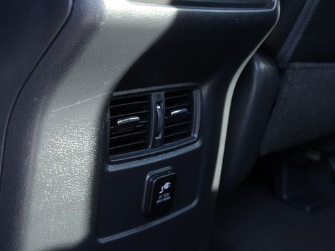 Used 2017 Nissan Titan SL image 11