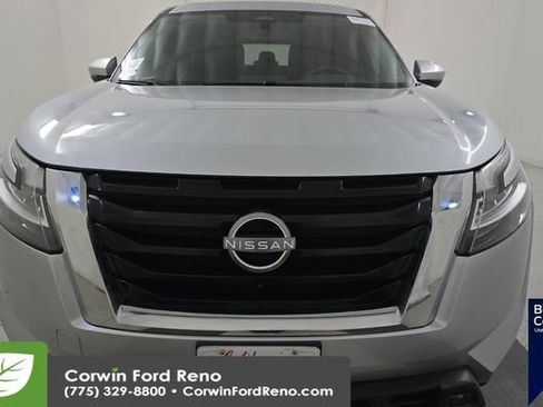 Used 2023 Nissan Pathfinder SL image 2