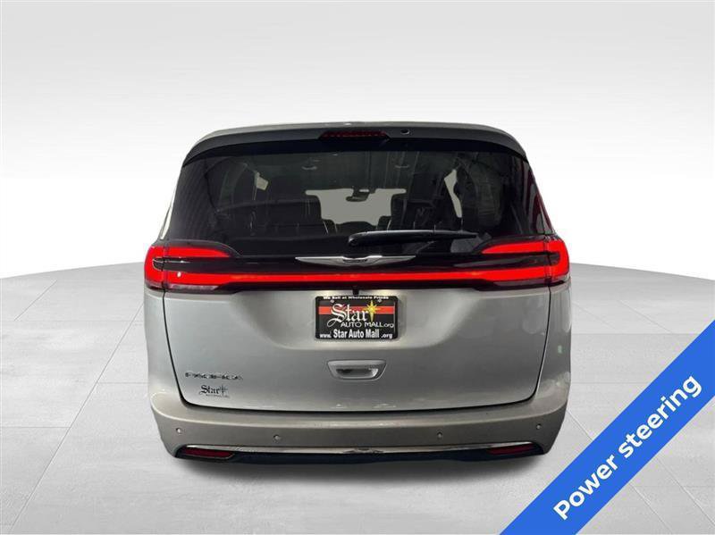 Used 2023 Chrysler Pacifica Touring-L FWD image 6