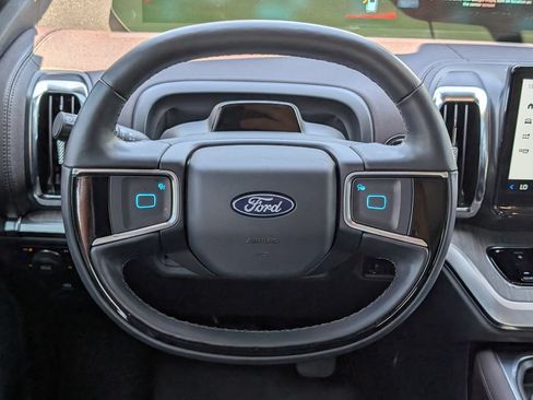 Used 2025 Ford Expedition Platinum w/ Platinum Ultimate Package AWD/4WD image 16