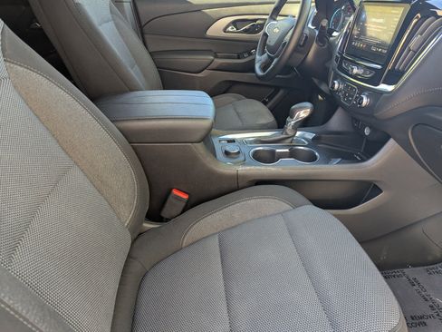 Used 2023 Chevrolet Traverse LT image 9