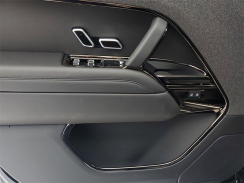 New 2026 Land Rover Range Rover Sport SE image 12