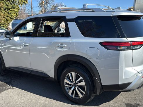 Certified 2023 Nissan Pathfinder SL w/ Black Appearance Package image 23