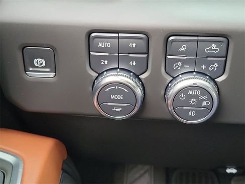 Certified 2025 GMC Sierra 3500 Denali Ultimate image 18