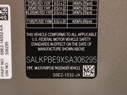 Used 2025 Land Rover Range Rover Long Wheelbase SE AWD/4WD image 25