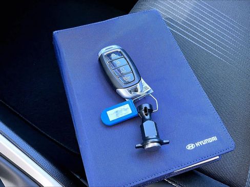 Used 2024 Hyundai Venue Limited FWD image 13
