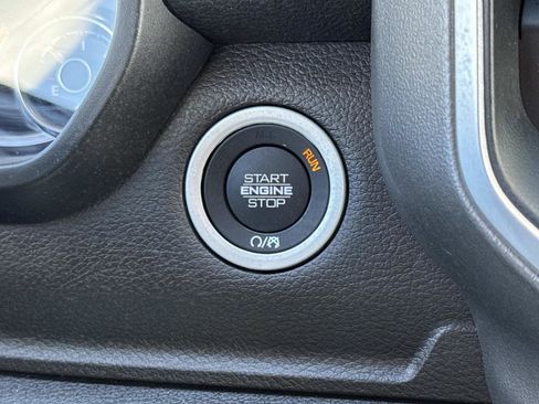 Used 2020 RAM 1500 Big Horn AWD/4WD image 14