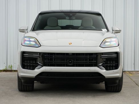Used 2024 Porsche Cayenne Turbo image 7