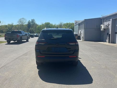 Used 2022 Jeep Grand Cherokee L Laredo image 6