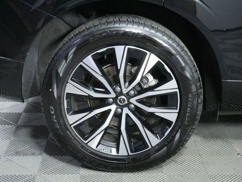 Used 2025 Volvo XC60 B5 Plus AWD/4WD image 11