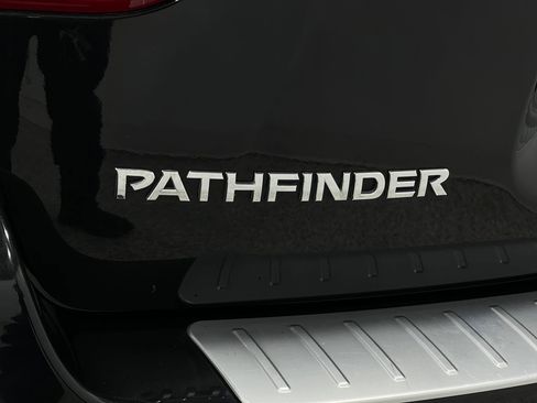 Used 2019 Nissan Pathfinder Platinum image 41