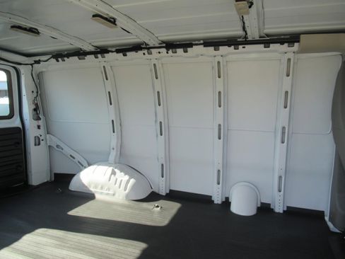 New 2026 Chevrolet Express 2500 w/ Driver Convenience Package image 12