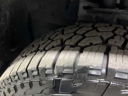 Used 2025 Jeep Compass Trailhawk image 46