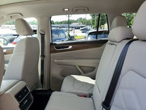 Certified 2025 Volkswagen Atlas SE w/ Panoramic Sunroof Package FWD image 10