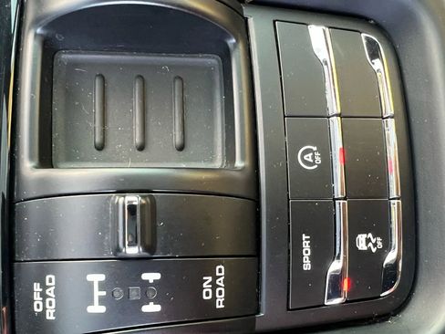 Used 2018 Porsche Cayenne Sport Utility 4D image 16