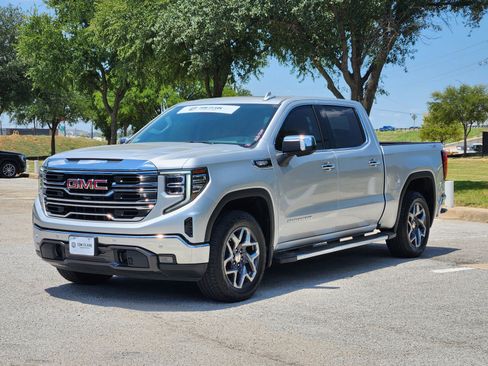 Used 2022 GMC Sierra 1500 SLT AWD/4WD image 2