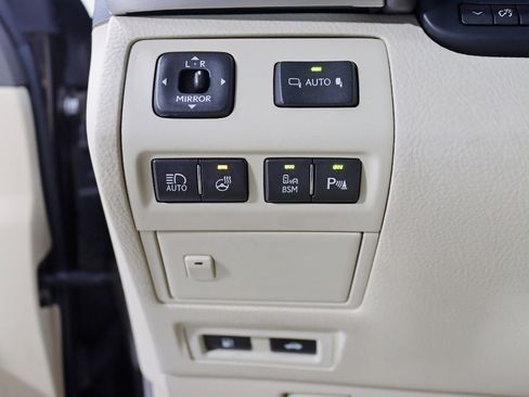Used 2013 Lexus LS 460 AWD w/ Ultra Luxury Pkg image 15