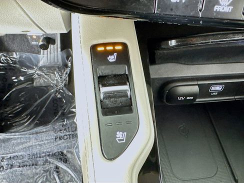 Used 2023 Kia Telluride EX w/ EX Captain's Chair Package image 18