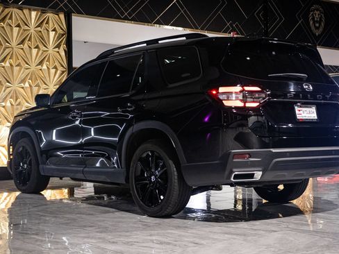 Used 2025 Honda Pilot Black Edition image 5