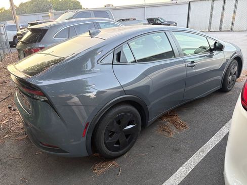 Used 2024 Toyota Prius LE FWD image 4