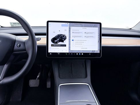 Used 2024 Tesla Model Y Long Range AWD/4WD image 8