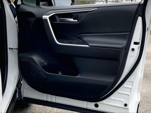 Used 2021 Toyota RAV4 XLE image 21