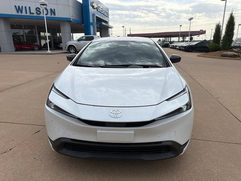 Used 2025 Toyota Prius LE FWD image 2
