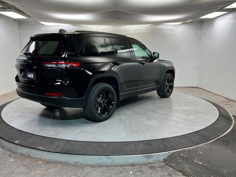 New 2025 Jeep Grand Cherokee Limited w/ Luxury Tech Group II AWD/4WD image 5