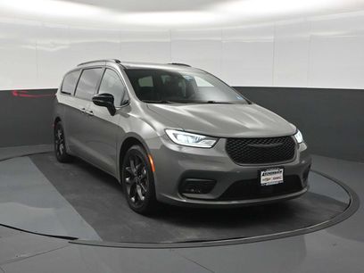 Used 2025 Chrysler Pacifica Limited
