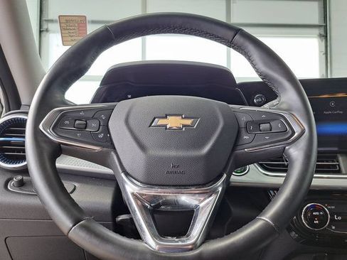 Used 2025 Chevrolet Trax LT w/ LT Convenience Package FWD image 11