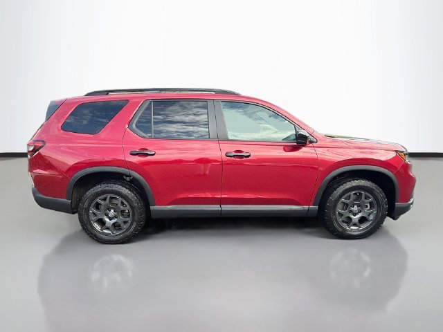 Used 2025 Honda Pilot TrailSport image 8