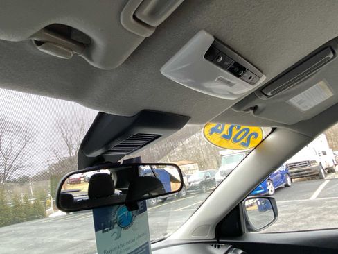 Used 2024 Nissan Kicks S image 22