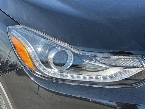 Used 2022 Chevrolet Trax LT w/ LT Convenience Package image 44