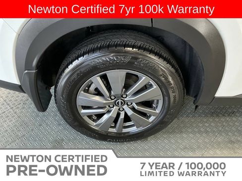 Used 2025 Nissan Pathfinder SV FWD image 47
