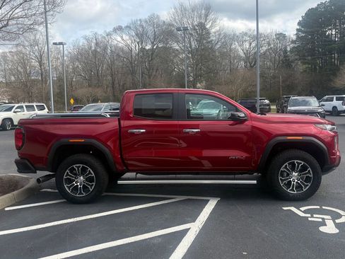 Used 2024 GMC Canyon AT4 w/ Technology Package image 4