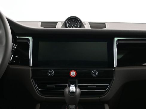 Certified 2026 Porsche Macan image 11