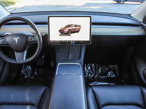 Used 2022 Tesla Model Y Long Range image 12