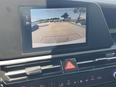 Used 2024 Kia Niro LX FWD image 29