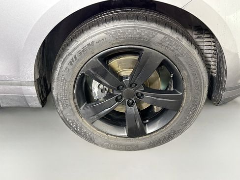 Used 2020 Land Rover Range Rover Velar S image 32